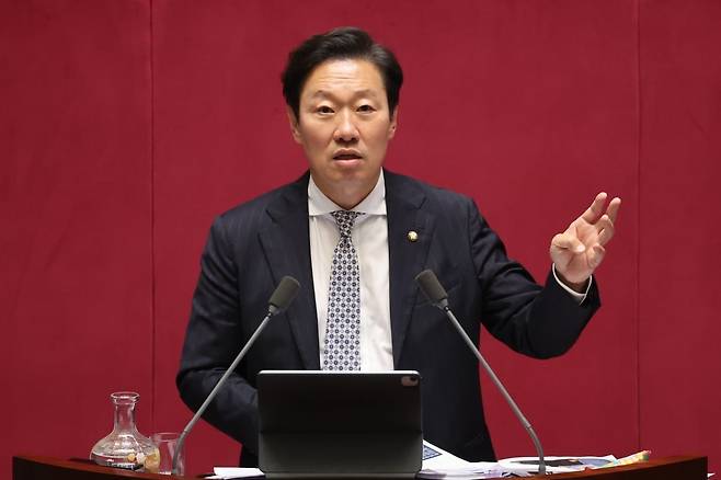 작년 9월 국회 본회의에서 정부조직법 수정안에 대한 필리버스터(무제한 토론을 위한 합법적인 의사진행 방해)를 하고 있는 국민의힘 박수민 의원.  /사진=연합뉴스