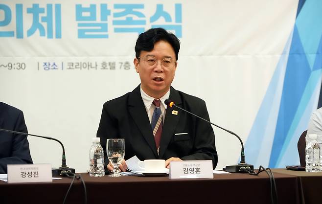 김영훈 고용노동부 장관이 9일 서울 중구 코리아나호텔에서 ‘AI 시대 새로운 사회계약을 위한 녹서 논의체’ 발족식에서 발언하고 있다. [고용노동부 제공]