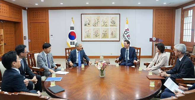 환담 나누는 우상호 지사와 김동철 사장 [강원도 제공.재판매 및 DB 금지]