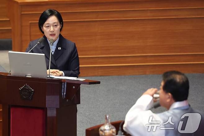 한성숙 국무총리가 10일 서울 여의도 국회에서 열린 제439회국회(정기회) 제6차 본회의 대정부 질문에서 외교·통일·안보에 관한 질문에 답변하고 있다. 2026.9.10 ⓒ 뉴스1 신웅수 기자