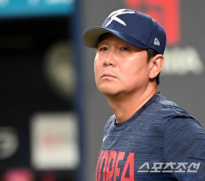 2일 일본 오사카 교세라돔에서 열린 WBC(월드베이스볼클래식) 한국 대표팀과 한신 타이거즈의 경기, 경기 전 류지현 감독이 훈련을 지켜보고 있다. 오사카(일본)=허상욱 기자wook@sportschosun.com/2026.03.02/