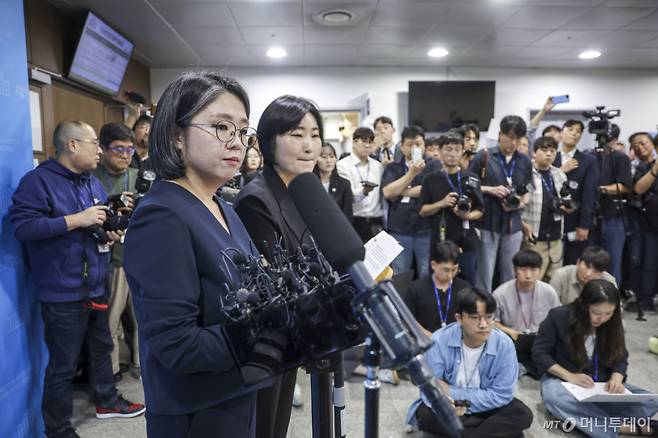 [서울=뉴시스] 정병혁 기자 = 용혜인 성평등가족부 장관 후보자가 10일 서울 여의도 국회 소통관에서 '의원직 겸직 논란' 등 자신에 제기된 의혹과 관련한 기자회견에서 취재진 질문에 답하고 있다. 2026.09.10. jhope@newsis.com /사진=정병혁