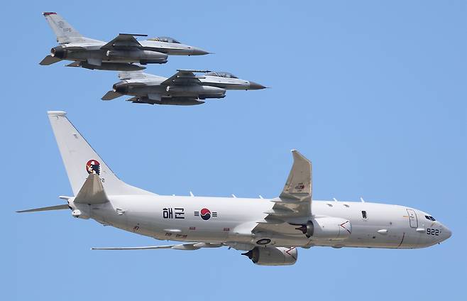 해상초계기 P-8A 비행 이미지