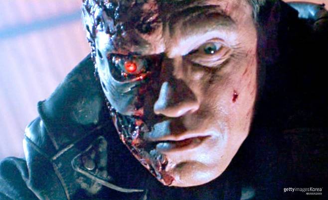 영화 ‘터미네이터 2: 심판의 날’에서 아널드 슈워제네거가 연기한 인공지능 로봇 T-800. 게티이미지코리아