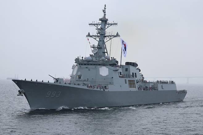 해군 이지스구축함 서애류성용함이 항해를 하고 있다. 뉴스1
