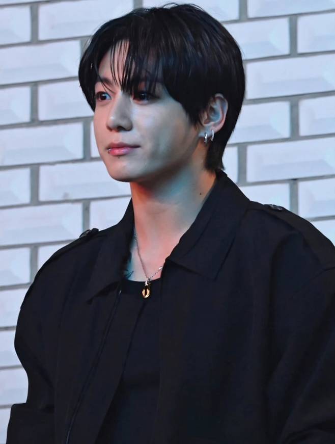방탄소년단 정국, 성수동 빛낸 '스포티파이 30억 음원 제왕'