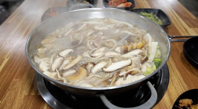 버섯 샤부샤부 ‘동네한바퀴’&nbsp;