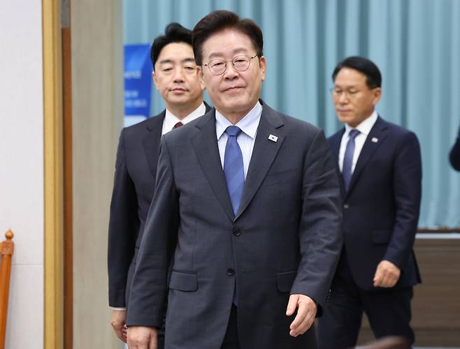(서울=뉴스1) 허경 기자 = 이재명 대통령이 11일 청와대에서 열린 수석보좌관회의에 입장하고 있다. 2026.9.11/뉴스1