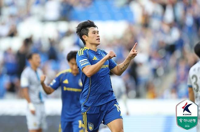 [서울=뉴시스] 프로축구 K리그1 울산 HD의 이동경. (사진=한국프로축구연맹 제공)