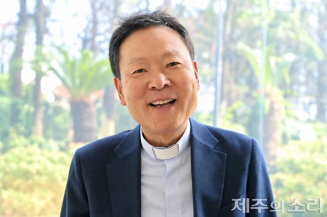 천주교 수원교구 황창연 신부가 오는 16일 제주4·3 희생자를 기억하고 추모하는 공간인 '공천포 순례자의 집'을 서귀포시 남원읍 공천포에 연다. ⓒ제주의소리
