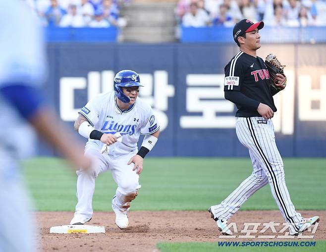 12일 대구 삼성라이온즈파크에서 열린 삼성과 LG의 경기. 3회말 2사 1루. 깜짝 2루 도루를 성공시킨 삼성 최형우. 대구=송정헌 기자songs@sportschosun.com/2026.09.12/