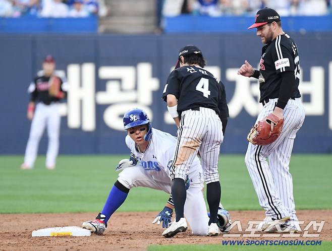 12일 대구 삼성라이온즈파크에서 열린 삼성과 LG의 경기. 4회말 2루타를 날린 삼성 강민호. 대구=송정헌 기자songs@sportschosun.com/2026.09.12/