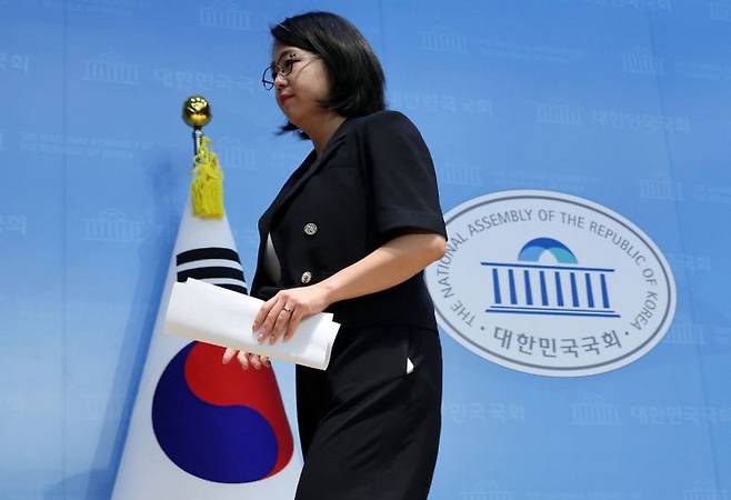 용혜인 성평등가족부 장관 후보자가 13일 국회 소통관에서 후보직 자진 사퇴 기자회견을 마친 뒤 이석하고 있다. 2026.9.13 연합뉴스