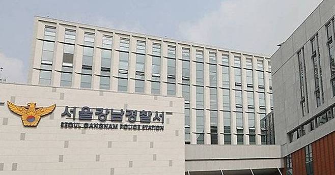 서울 강남경찰서는 음주 상태에서 차량을 몰아 강남구 청담동의 한 클럽 앞에서 보행자들을 들이받은 30대 여성을 조사하고 있다. ⓒ연합뉴스