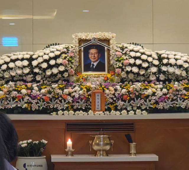 ▲12·12 군사반란과 5·18 민주화운동 당시 유혈 진압에 관여한 정호용 전 국방부 장관이 13일 오전 사망했다. 사진은 이날 경기 수원시 아주대병원 장례식장에 마련된 정 전 장관의 빈소. ⓒ연합뉴스