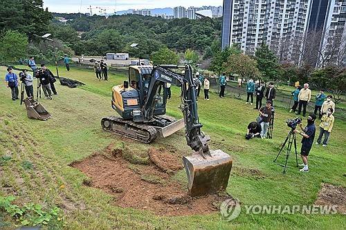 전남광주 서구 불법 파크골프장 강제 철거 집행 [연합뉴스 자료사진]
