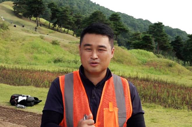 가야 고분 벌초 '생활의 달인'&nbsp;
