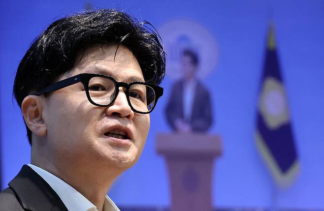 한동훈 무소속 의원이 13일 국회 소통관에서 김승원 법무부 장관 후보자 관련 기자회견을 하고 있다. 연합뉴스