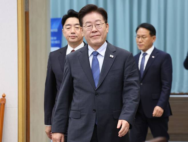 이재명 대통령 수석보좌관 회의 입장
