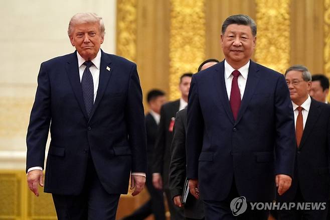 지난 5월 베이징서 만난 트럼프와 시진핑(오른쪽) [AP=연합뉴스. 재판매 및 DB 금지]