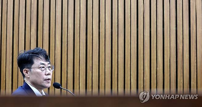 질의 답하는 김성수 대법관 후보자 (서울=연합뉴스) 이동해 기자 = 김성수 대법관 후보자가 14일 국회에서 열린 대법관(김성수) 임명 동의에 관한 인사청문특별위원회 청문회에서 위원 질의에 답하고 있다. 2026.9.14 eastsea@yna.co.kr
