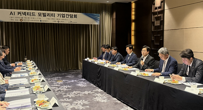 15일 오후 서울 여의도에서 열린 'AI 커넥티드 모빌리티 핵심 기업 간담회'에서 박찬대 인천시장이 발언하고 있다. /박예진 기자 yejin0613@incheonilbo.com