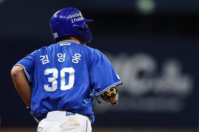 삼성 김영웅이 26일 서울 고척스카이돔에서 열린 2026 KBO리그 키움전에서 만루 홈런을 쏘아 올린 뒤 베이스를 돌고 있다. 사진 | 삼성 라이온즈
