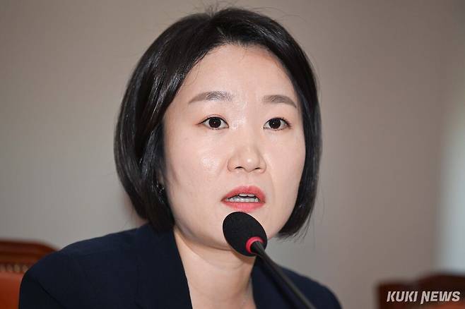 이소영 중소기업벤처부 장관 후보자가 15일 서울 여의도 국회에서 열린 인사청문회에서 발언하고 있다.