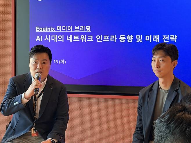 (왼쪽부터)장혜덕 에퀴닉스 한국 대표와 윤지훈 퓨리오사AI 프로덕트 매니저가 15일 서울 여의도에서 열린 에퀴닉스 미디어 브리핑에서 양사의 협력 관계와 글로벌 사업 확장 전략을 공개했다. [촬영 권하영]