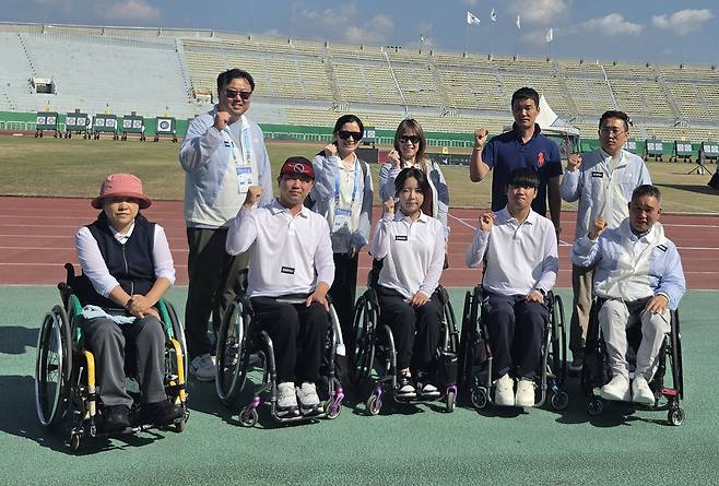 대만 대중시장애인체육회 방문단이 지난 15일 제주를 찾아 대구 선수단을 격려한 뒤 기념촬영을 하고 있다. /대구시장애인체육회 제공