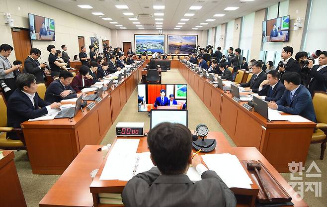 ​홍지선 국토교통부 장관 후보자가 16일 오전 서울 여의도 국회 국토교통위원회에서 열린 인사청문회에서 모두발언을 하고 있다./ 이호형 기자 leemario@sporbiz.co.kr 2026.09.16​