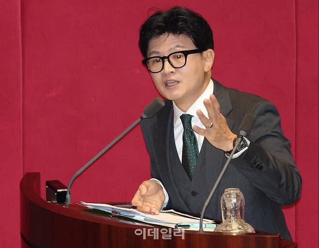 한동훈 무소속 의원이 지난 10일 서울 여의도 국회에서 열린 제439차 정기회 본회의에서 한성숙 국무총리에게 외교·통일·안보 분야 대정부 질문을 하고 있다. (사진=노진환 기자)