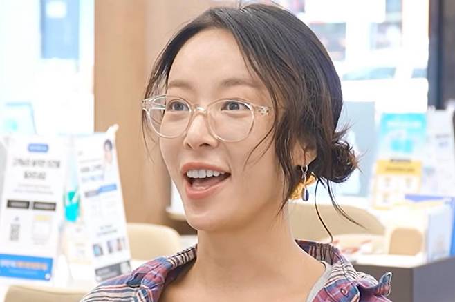 출처:채널 '황정음'