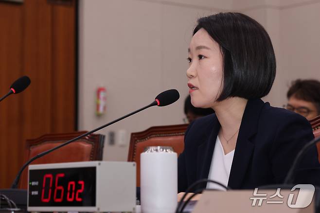 이소영 중소벤처기업부 장관 후보자가 15일 오전 서울 여의도 국회 산업통상자원중소벤처기업위원회에서 열린 인사청문회에서 의원 질의에 답하고 있다. 2026.9.15 ⓒ 뉴스1 황기선 기자