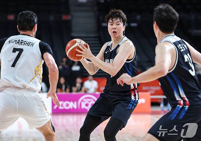 16일 일본 나고야 아이치 인터내셔널 아레나에서 열린 2026 아이치·나고야 아시안게임 남자 농구 8강 대한민국과 요르단의 경기, 대한민국 이현중이 공격을 시도하고 있다. 2026.9.16 ⓒ 뉴스1 김도우 기자