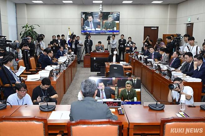 강신철 국방부 장관 후보자 인사청문회가 16일 서울 여의도 국회에서 진행되고 있다. 임은재 기자
