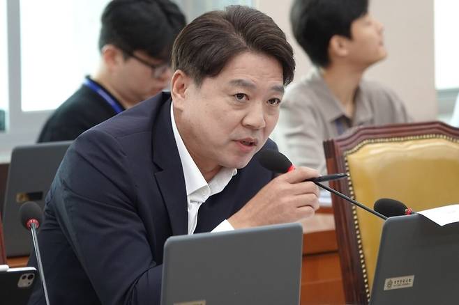 부승찬 더불어민주당 의원이 국회 국토교통위원회 전체회의에서 질의하고 있다. 부 의원실 제공
