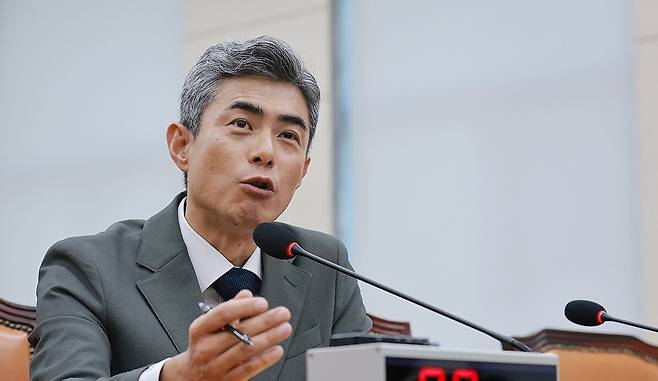 국방위원 질의에 답하는 강신철 국방장관 후보자. 연합뉴스