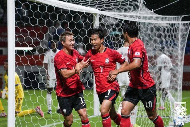 엄지성이 카타르와의 2026 아시안게임 남자축구 D조 1차전에서 해트트릭에 성공했다./대한축구협회 제공