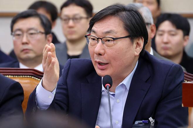 이화영 전 경기도 평화부지사가 4월14일 국회 '윤석열 정권 정치검찰 조작기소 의혹 사건 진상규명' 국정조사특별위원회에서 열린 쌍방울 대북 송금 사건 관련 청문회에서 증인으로 출석해 발언하고 있다. ⓒ연합뉴스