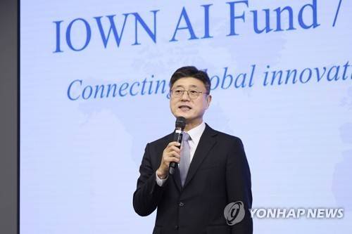정재헌 SKT CEO (도쿄=연합뉴스) 정재헌 SKT CEO가 10일 일본 도쿄에서 열린 기자회견에서 한일경제연대 및 '아이온 AI 펀드' 조성 의미에 대해 말하고 있는 모습. [SKT 제공. 재판매 및 DB금지]
