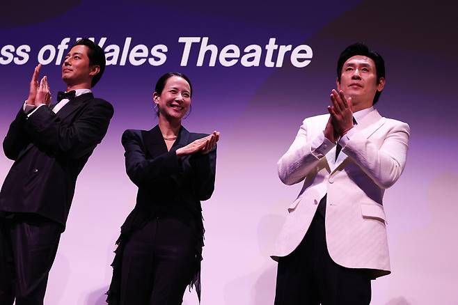 제51회 토론토국제영화제서 '가능한 사랑' 팀 [넷플릭스·셔터스톡 제공. 재판매 및 DB금지]