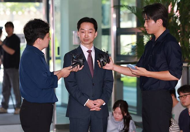 김지용 중대범죄수사청장 후보자가 지난 8일 서울 종로구 정부서울청사 창성동 별관에서 기자의 질문에 답변 하고 있다. 정용일 선임기자 yongil@hani.co.kr