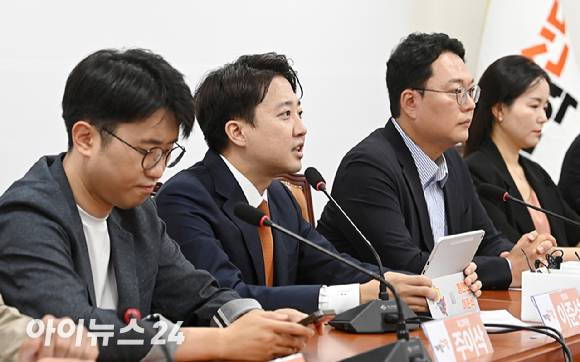 이준석 개혁신당 당대표가 9일 서울 여의도 국회에서 열린 최고위원회의에서 발언하고 있다. [사진=곽영래 기자]