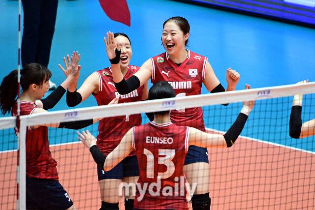 대한민국 여자배구 대표팀 박은진이 26일 오후 충북 제천실내체육관에서 진행된 ‘대한민국 배구국가대표팀 평가전 2026 제천’ 인도네시아와 경기에서 기뻐하고 있다./마이데일리