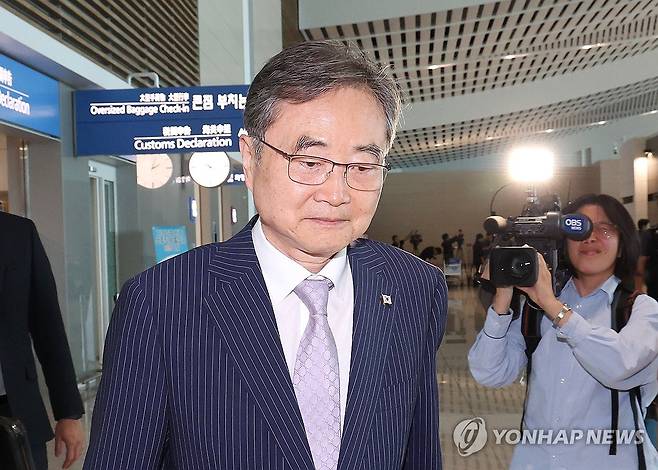 조현 외교장관, 미국으로 (영종도=연합뉴스) 김주형 기자 = 조현 외교부 장관이 17일 인천 영종도 인천국제공항 제2여객터미널에서 한미 외교장관회담을 위해 출국하고 있다. 2026.9.17 kjhpress@yna.co.kr