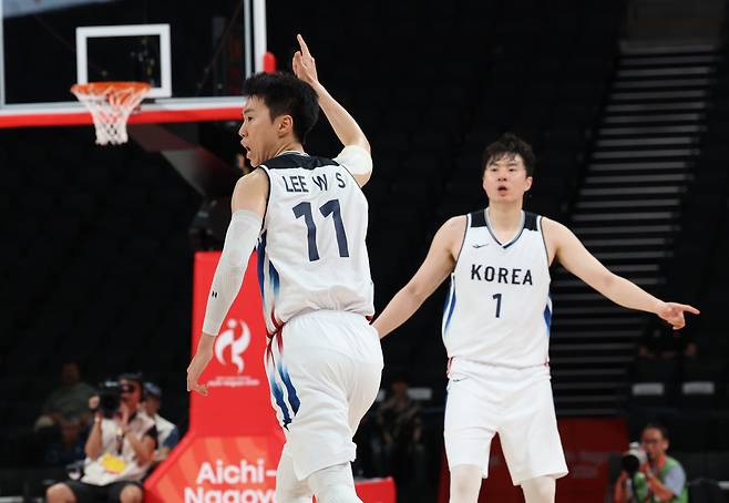 18일 일본 나고야 아이치 인터내셔널 아레나에서 열린 2026 아이치 나고야 아시안게임 남자 농구 준결승 대한민국과 이란과의 경기. 한국 이우석이 슛을 성공시킨 뒤 세레머니를 하고 있다. /박성원 기자