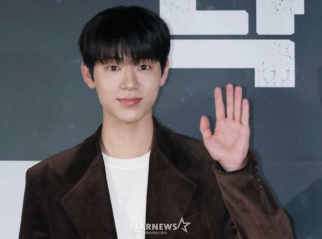 배우 배현성이 18일 오전 서울 CGV용산아이파크몰에서 진행된 영화 '실낙원'(감독 연상호) 제작발표회에 참석해 포즈를 취하고 있다.  9년 전 캠핑스쿨 버스 실종 사건으로 아들을 잃은 엄마 류소영에게 죽은 줄 알았던 아들 류선우가 돌아오면서 벌어지는 이야기를 그린 심리 스릴러 '실낙원'은 내달 21일 개봉한다. /2026.09.18 /사진=이동훈 photoguy@