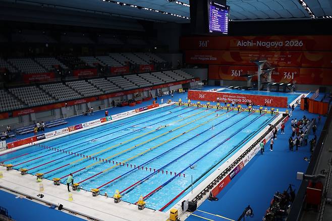 한국 수영 간판 황선우가 20일 일본 도쿄 아쿠아틱스센터에서 열린 2026 아이치·나고야 아시안게임 수영 경영 남자 자유형 100ｍ 예선에서 48초13에 골인해 전체 2위를 차지했다. 이 종목 한국기록 보유자 김영범은 48초34로 경기를 마쳐 예선 전체 3위로 결승행 티켓을 얻었다. 한국 수영은 이날 오전 예선에 참가한 선수 전원이 같은 날 오후 5시부터 열리는 결승에 진출했다. 연합뉴스