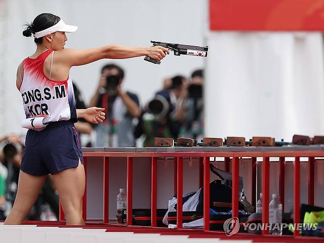 성승민, 집중의 시간 (안조[일본]=연합뉴스) 김성민 기자 = 20일 일본 아이치현 안조 스포츠파크에서 열린 2026 아이치·나고야 아시안게임 근대5종 여자 개인 결승 레이저런 경기에서 한국 성승민이 사격하고 있다. 2026.9.20 ksm7976@yna.co.kr